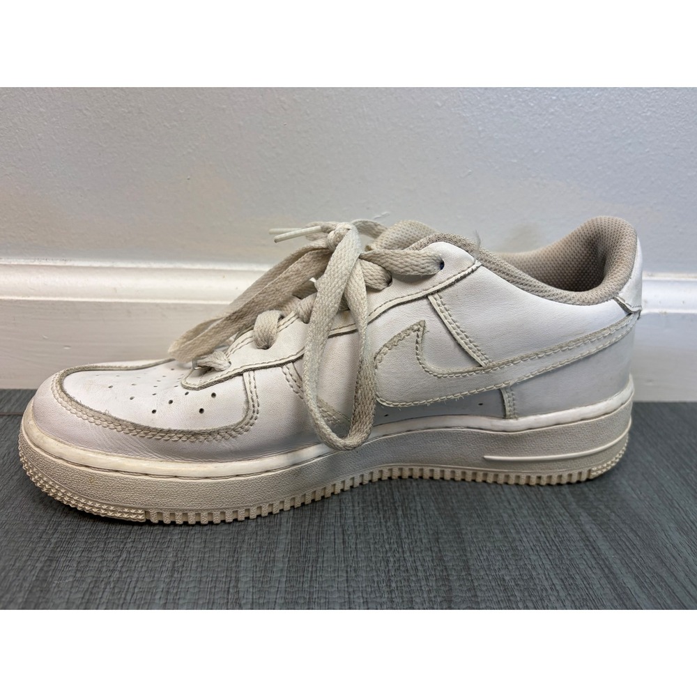 Nike Air Force 1 Sz 6.5Y Low Top Triple White Leather Sneakers AF1 Womens 8 - Picture 7 of 16